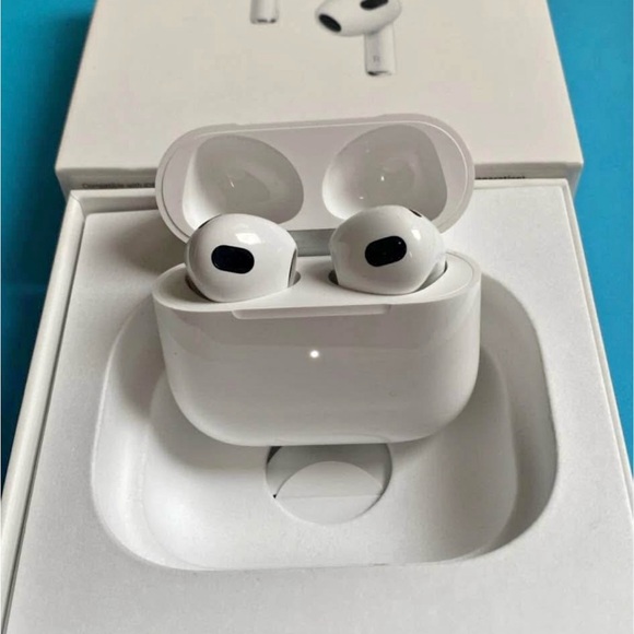 White Wireless Airpods(3rd generation) with Charging Case